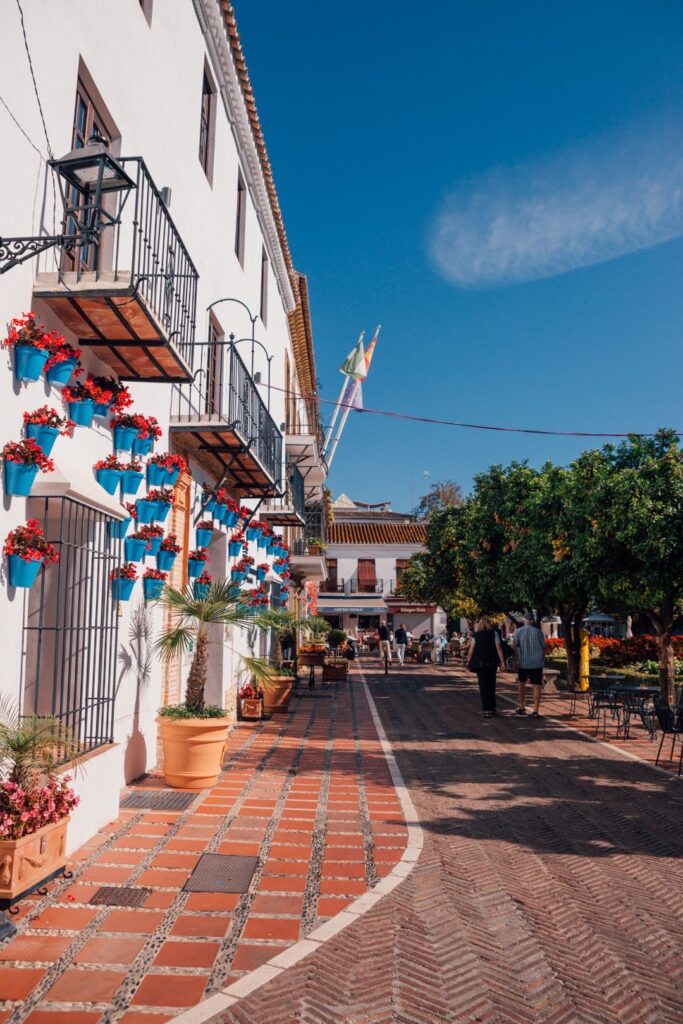 plaza de los naranjos Marbella