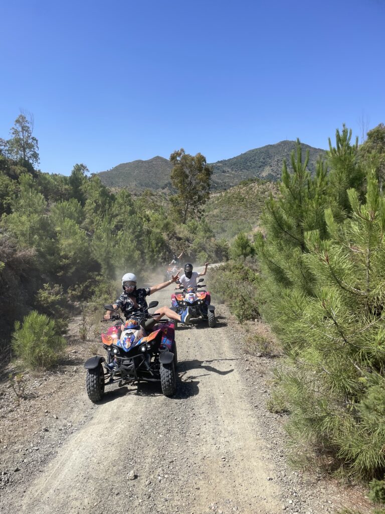 client en montagne avec Quad Marbella SL